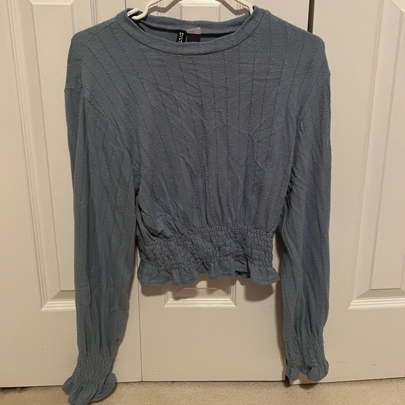 H&M Puffed Sleeve Shirt - Picture 1 of 1